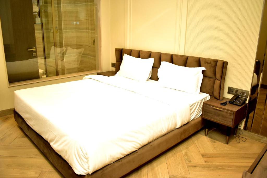 Postel nebo postele na pokoji v ubytování Hotel Cullinan By Qotel Janakpuri