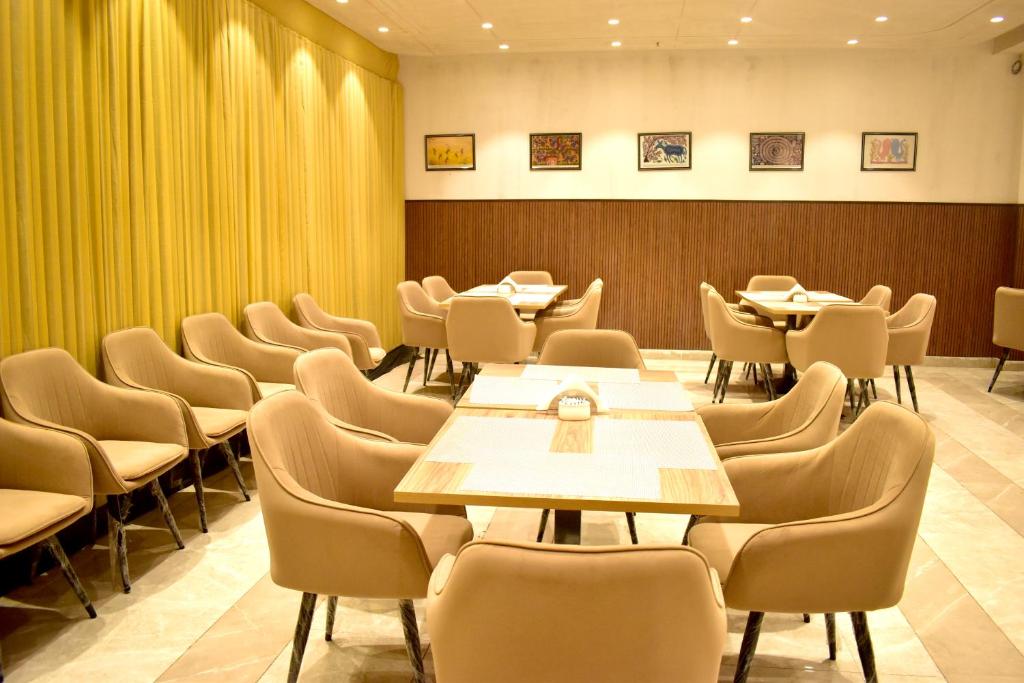 Posezení v ubytování Hotel Cullinan By Qotel Janakpuri