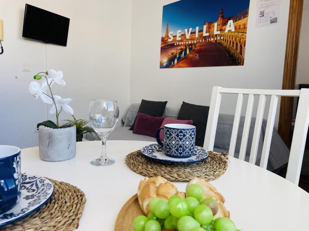 TV a/nebo společenská místnost v ubytování Apartamento Jimena Sevilla en el centro de Nerja