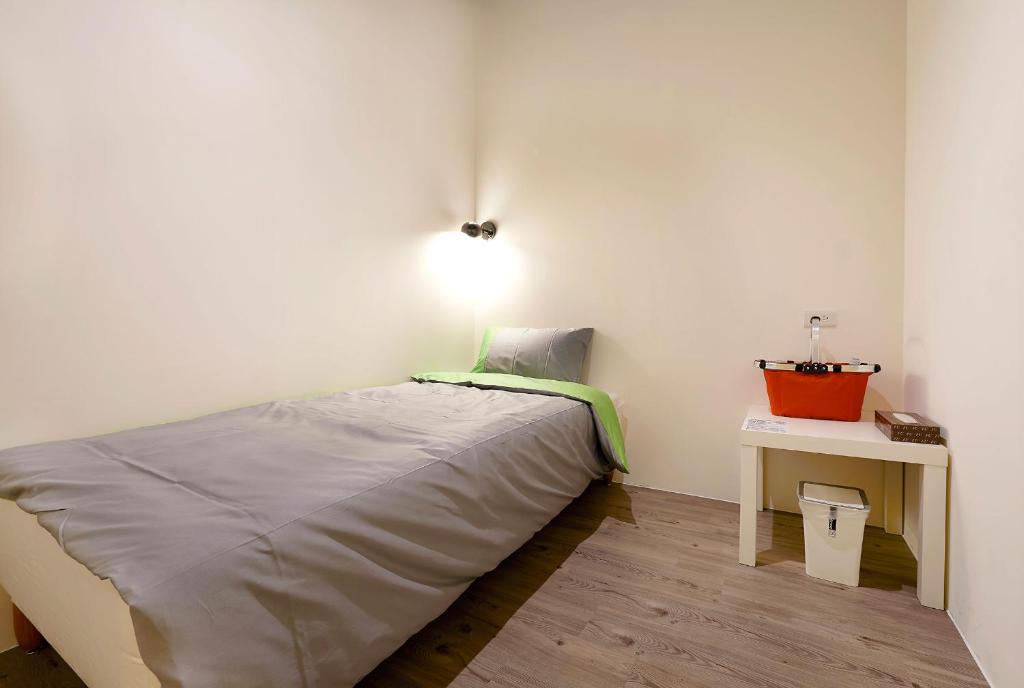 Postel nebo postele na pokoji v ubytování Ease Single Inn