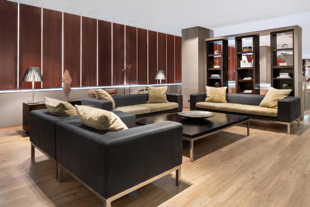 Posezení v ubytování AC Hotel La Rioja by Marriott