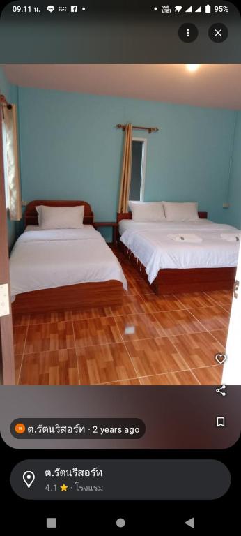 Postel nebo postele na pokoji v ubytování ต รัตนรีสอร์ท