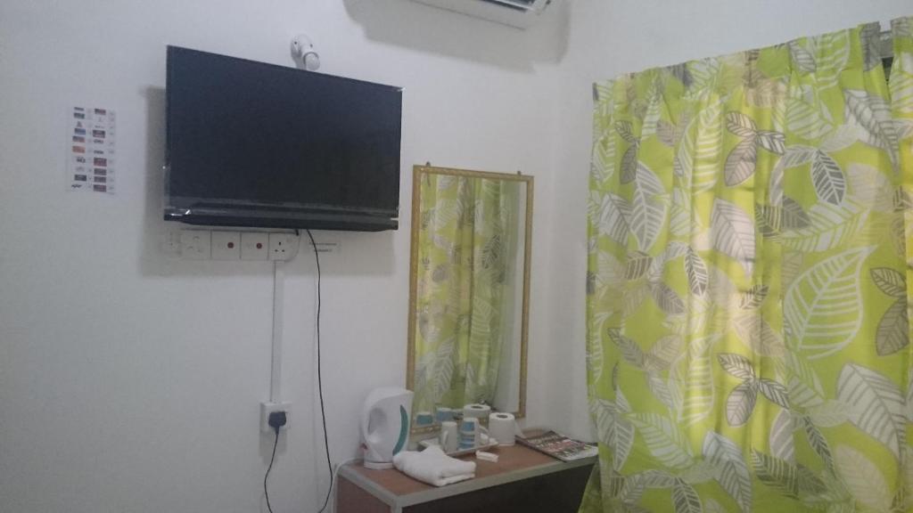 TV a/nebo společenská místnost v ubytování Axis Hotel