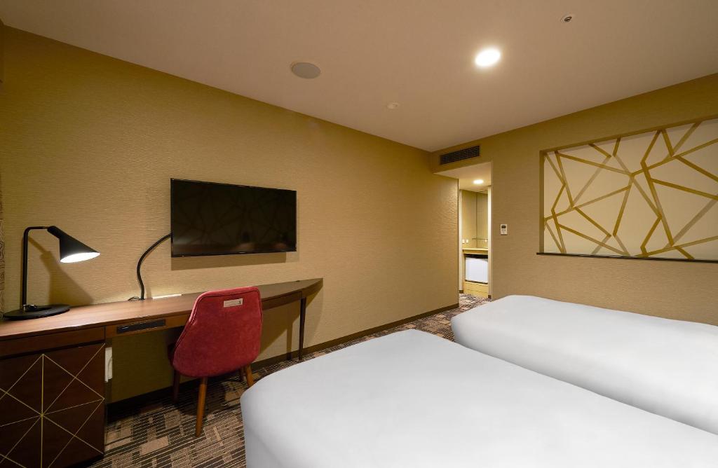Postel nebo postele na pokoji v ubytování Sotetsu Fresa Inn Kawasaki-Higashiguchi
