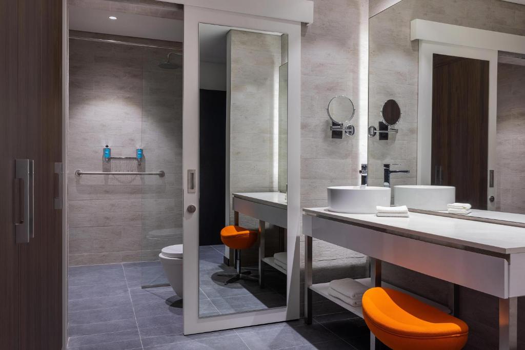 Aloft Dubai Airport - Resim 25