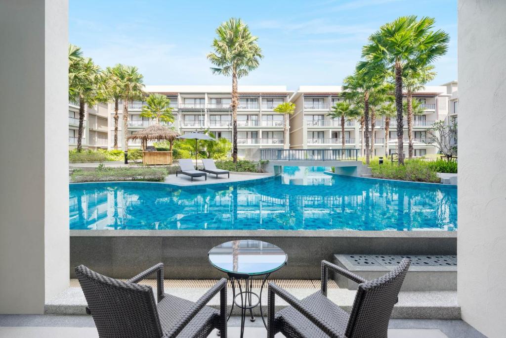 Bazén v ubytování Le Meridien Khao Lak Resort & Spa nebo v jeho okolí