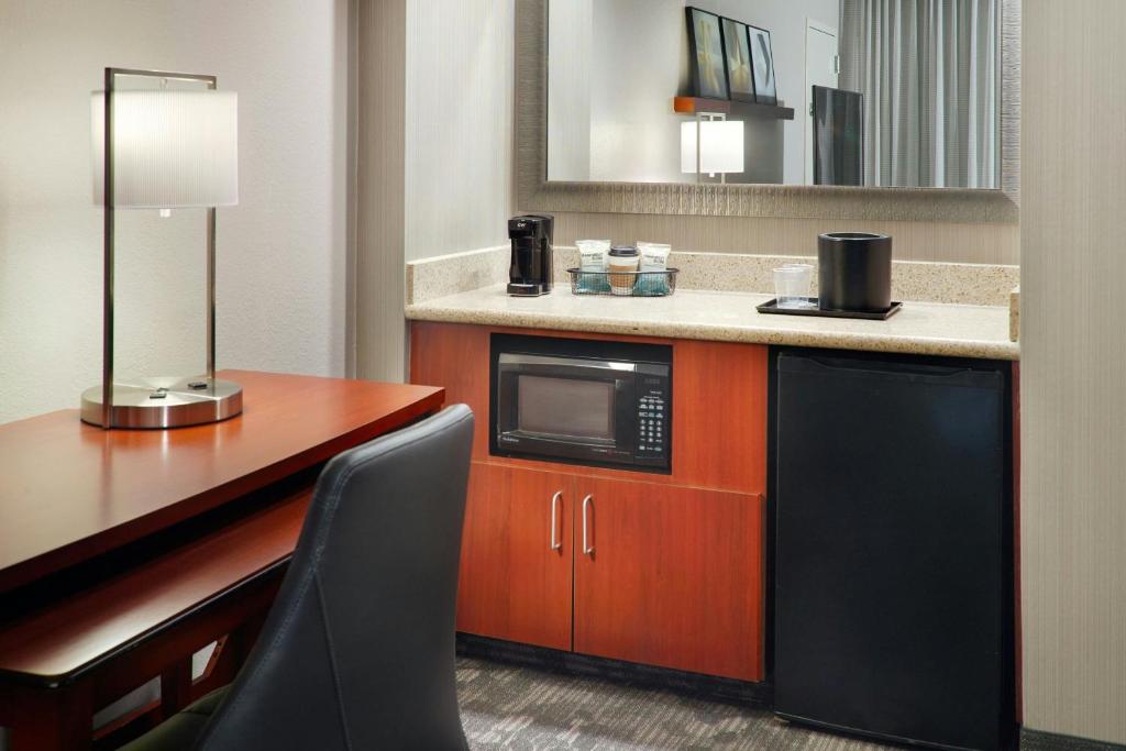 Courtyard Greenville Haywood Mall - Suite Mit Kingsize-Bett - Nichtraucher
