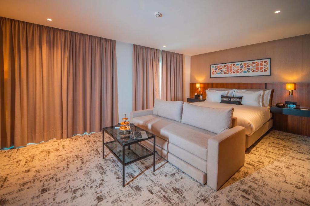 Postel nebo postele na pokoji v ubytování BRĂAT Hôtel