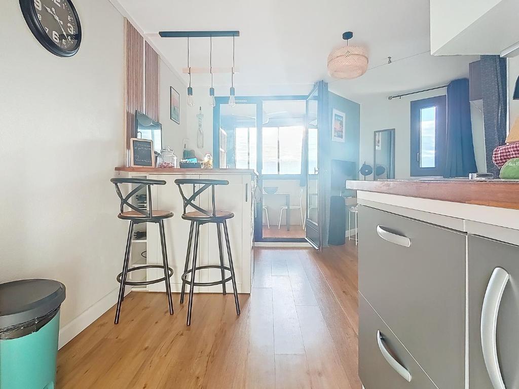Kuchyň nebo kuchyňský kout v ubytování Chic Appartement 4 personnes