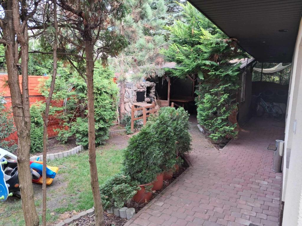 Noclegi Julia pokoje 1-3 parter Chodkiewicza 161 Kielce - 12