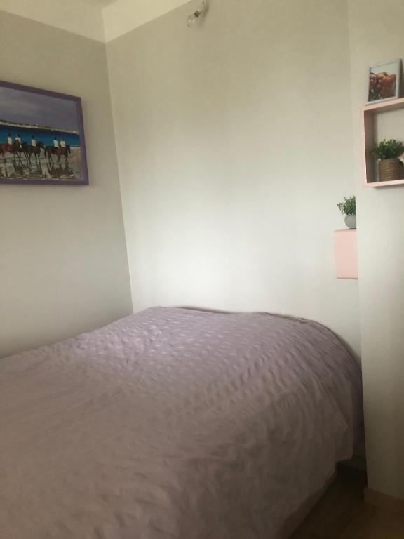 Postel nebo postele na pokoji v ubytování appartement vue sur mer