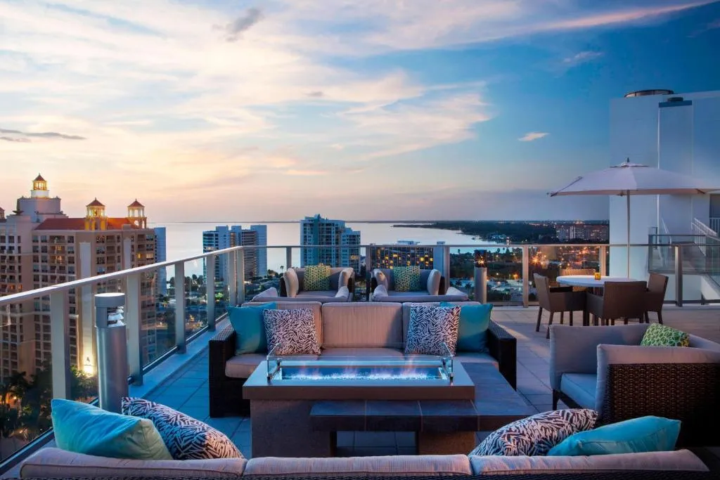 【稀少】Fine Hotels,Resorts & Spas Directory SPRINGHILL SUITES BY MARRIOTT PHOENIX GLENDALE SPORTS
