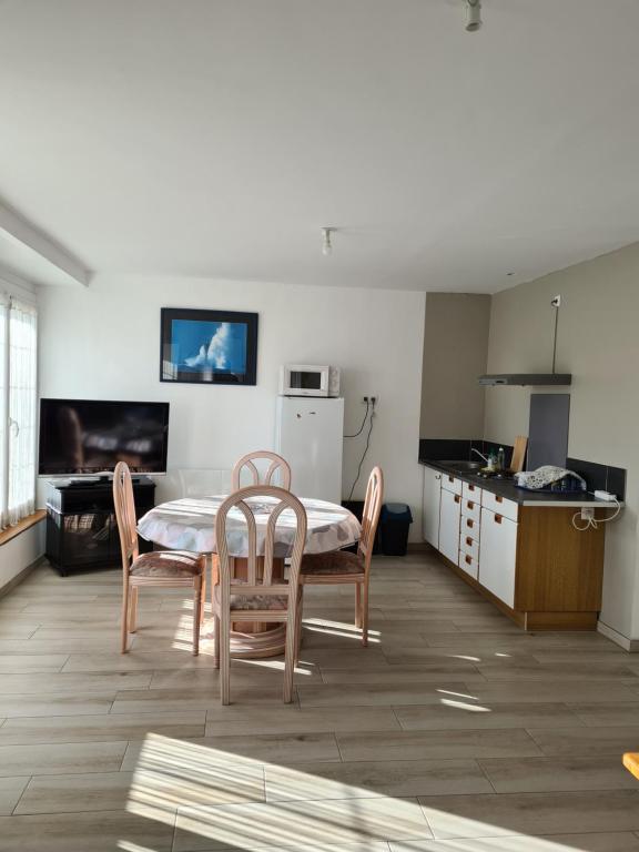 Kuchyň nebo kuchyňský kout v ubytování Appartement T2 spacieux à FREHEL