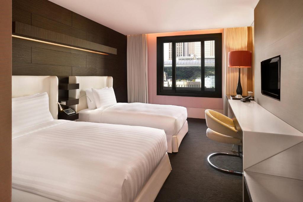 Ein Bett oder Betten in einem Zimmer der Unterkunft THE PLAZA Seoul, Autograph Collection