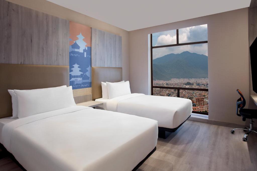 Postel nebo postele na pokoji v ubytování Aloft Kathmandu Thamel