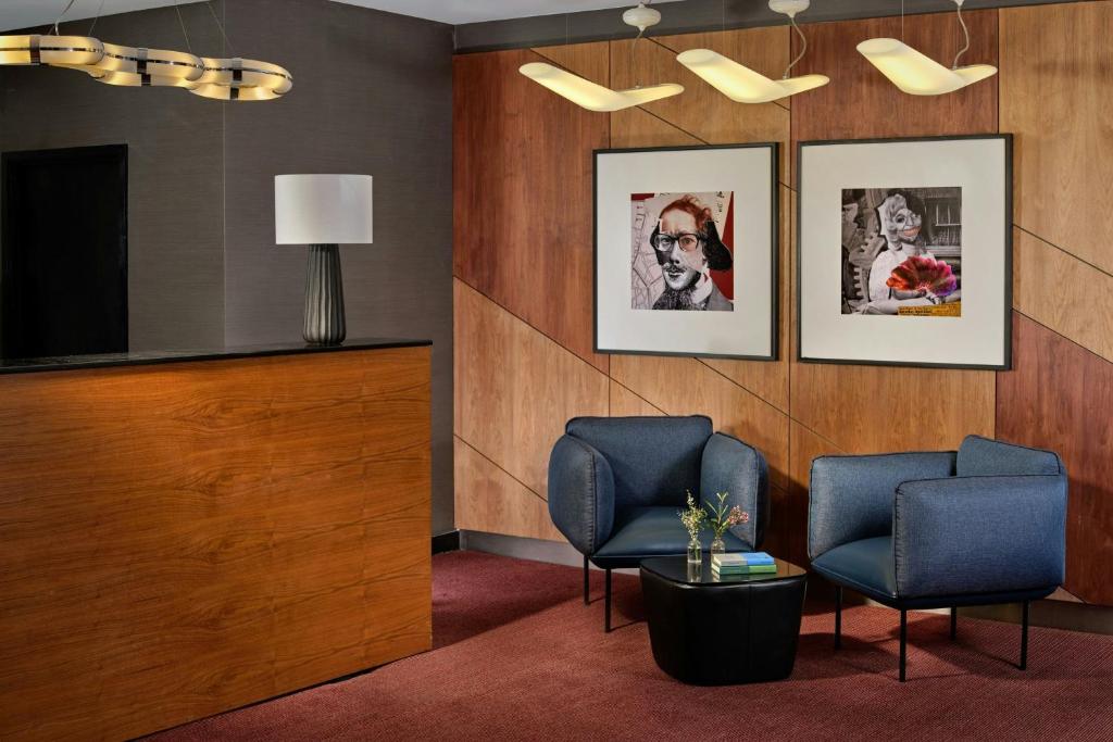 Montcalm East, Autograph Collection - Resim 15