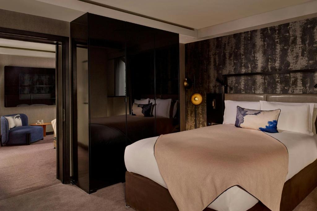 Montcalm East, Autograph Collection - Resim 29