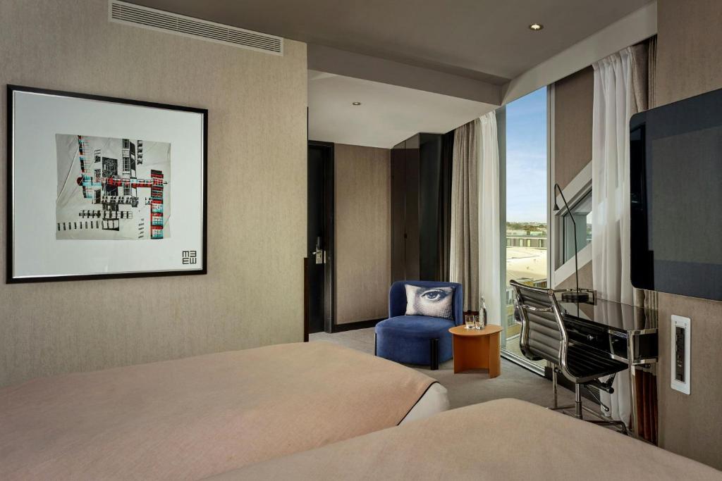 Montcalm East, Autograph Collection - Resim 35