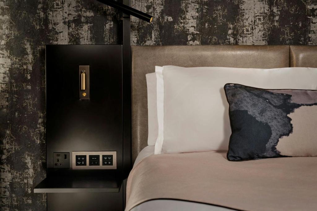 Montcalm East, Autograph Collection - Resim 36