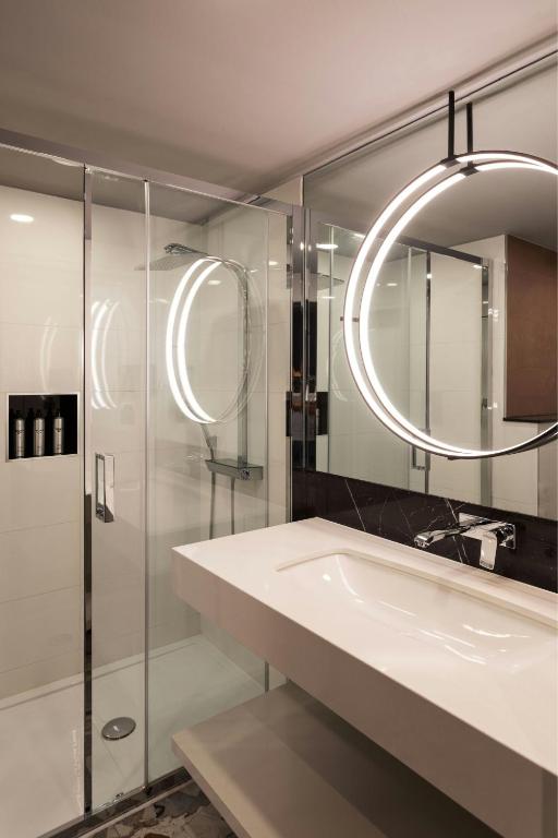 Montcalm East, Autograph Collection - Resim 42