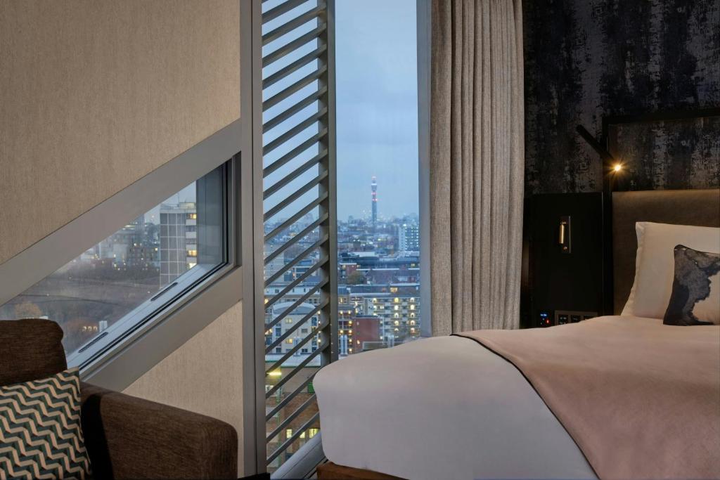 Montcalm East, Autograph Collectionにあるベッド