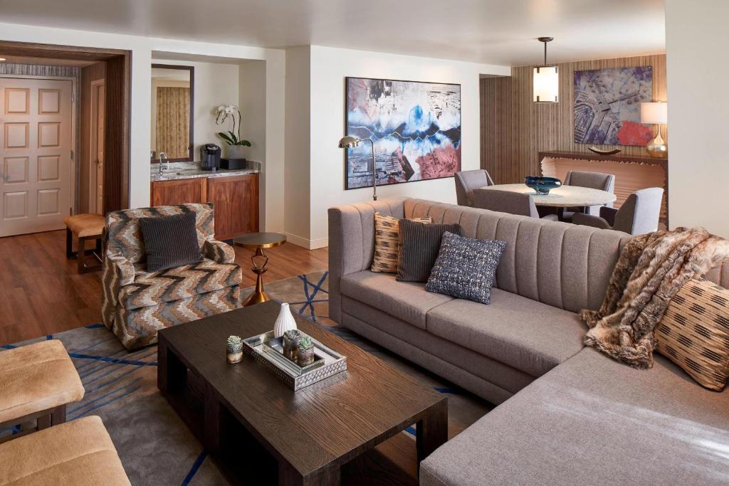 Renaissance Dallas Hotel - 