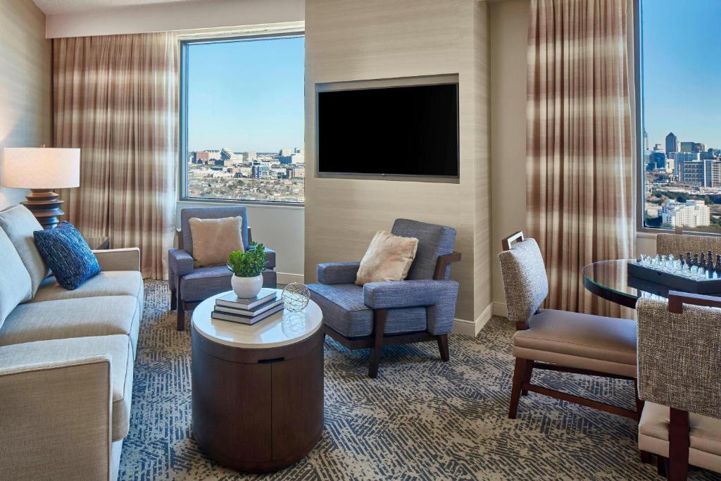 Renaissance Dallas Hotel - 