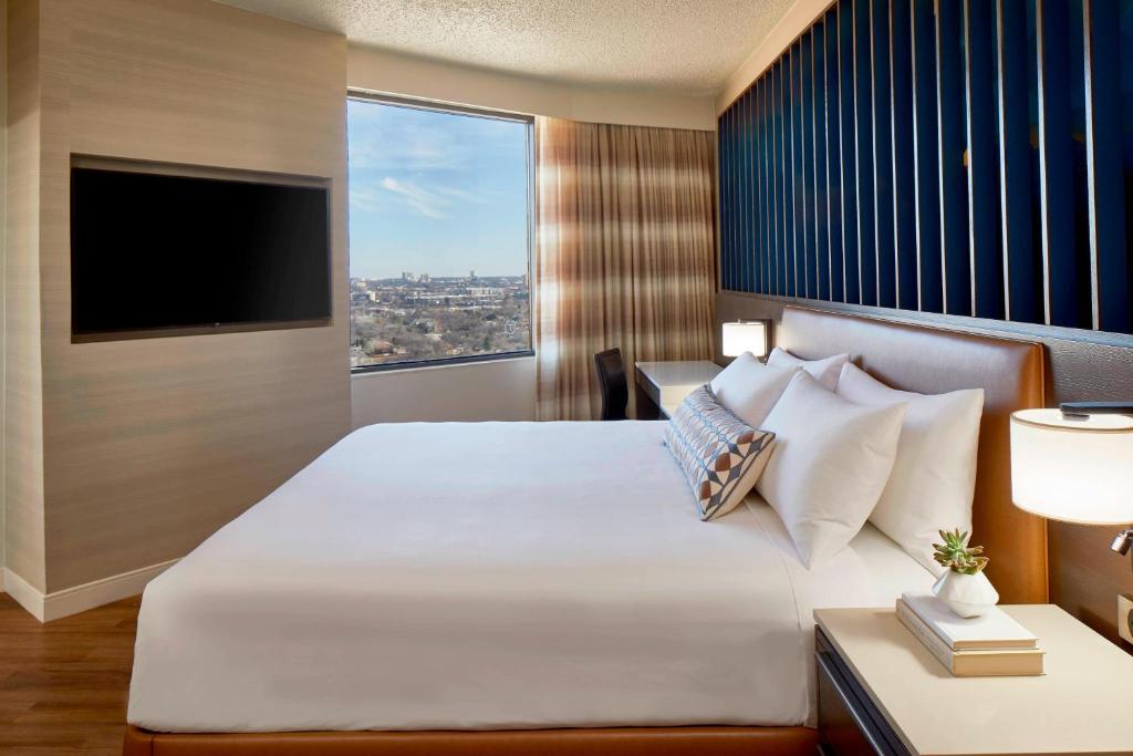 Renaissance Dallas Hotel - 