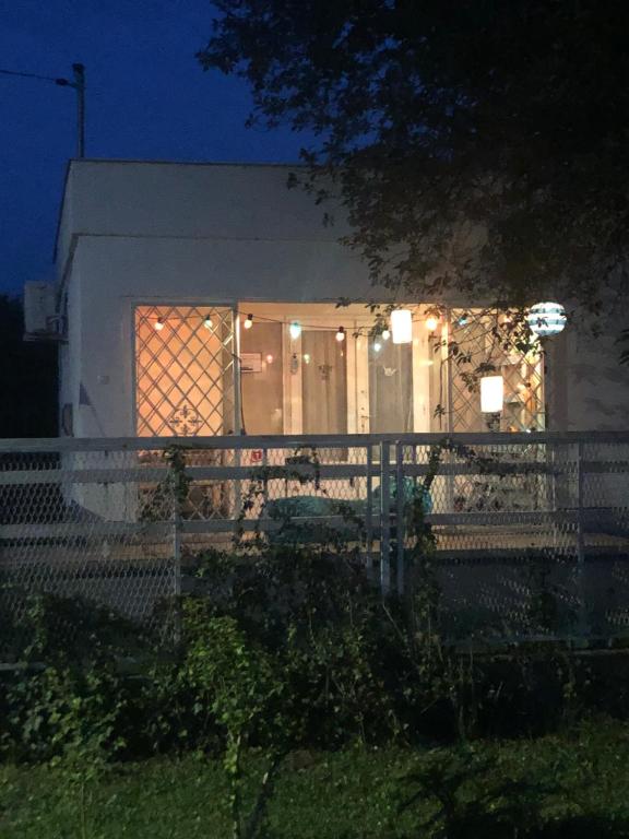 Το κτήριο όπου στεγάζεται  η παραθεριστική κατοικία