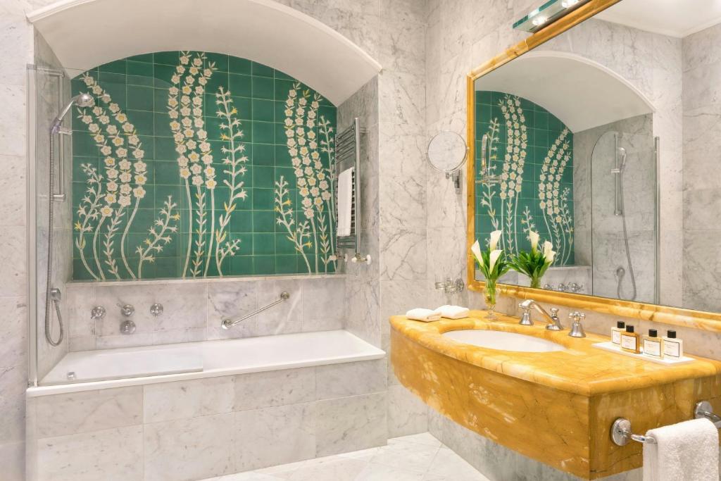 Sina Villa Medici, Autograph Collection - Resim 44