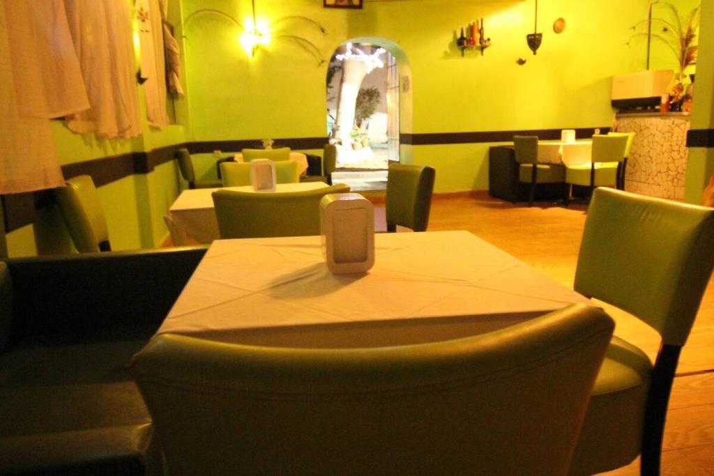 Un lugar para sentarse en ASARAG GUEST HOUSE & Lodge