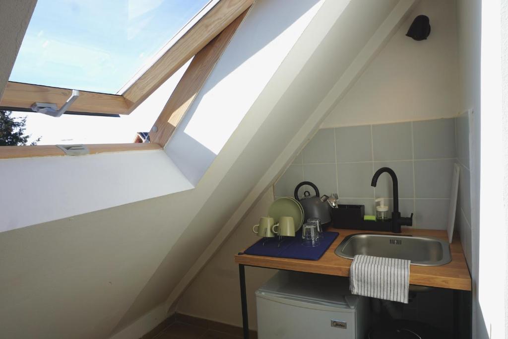 Kuchyň nebo kuchyňský kout v ubytování Montana Rooms