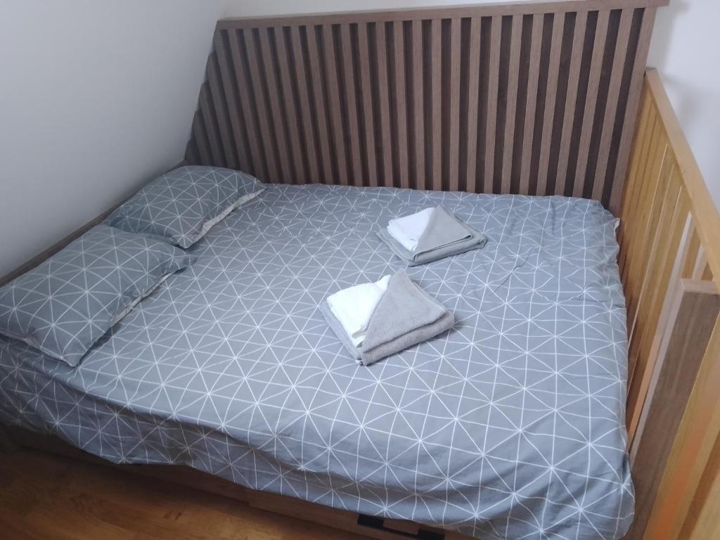 Postel nebo postele na pokoji v ubytování Apartman Pahuljica Divčigora