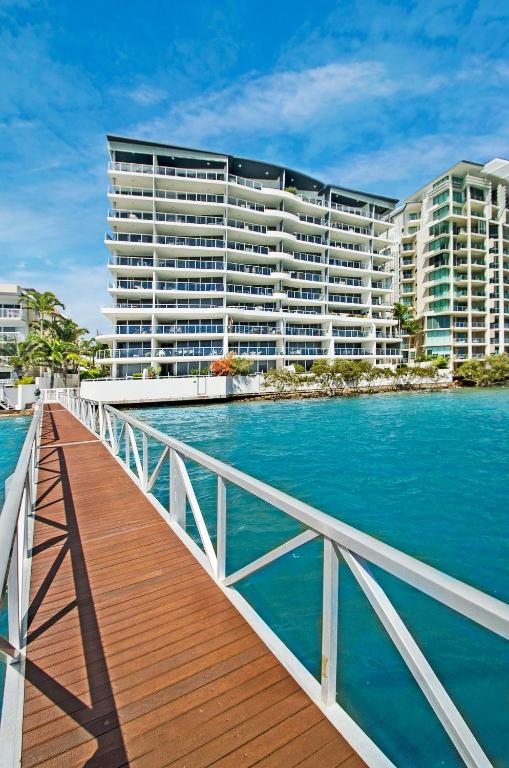 Výhled na řeku, která protéká v blízkosti aparthotelu