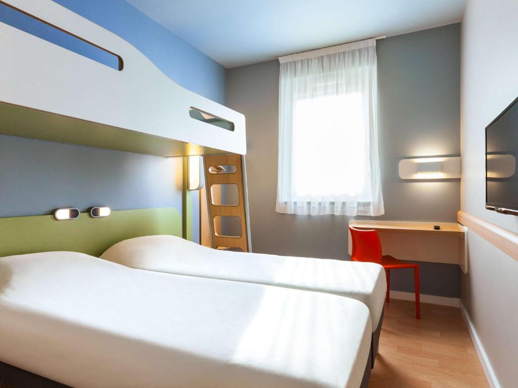 Postel nebo postele na pokoji v ubytování ibis budget Sens