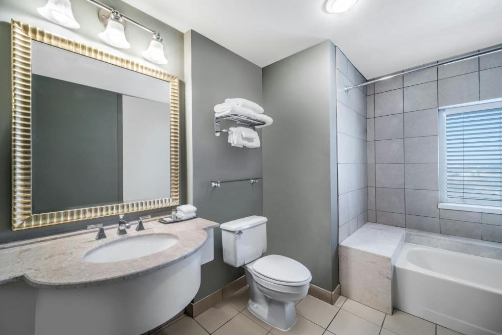 Renaissance Dallas North Hotel - 