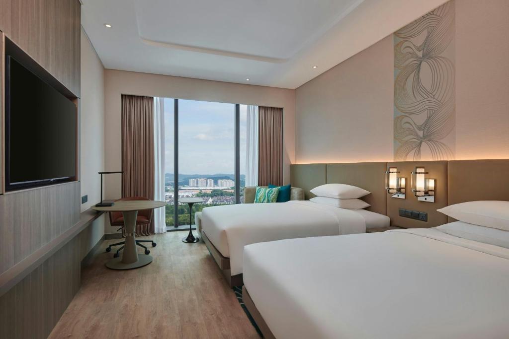 Postel nebo postele na pokoji v ubytování Courtyard by Marriott Setia Alam