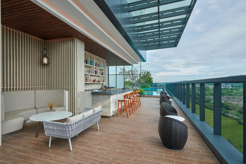 Balkón nebo terasa v ubytování Courtyard by Marriott Setia Alam