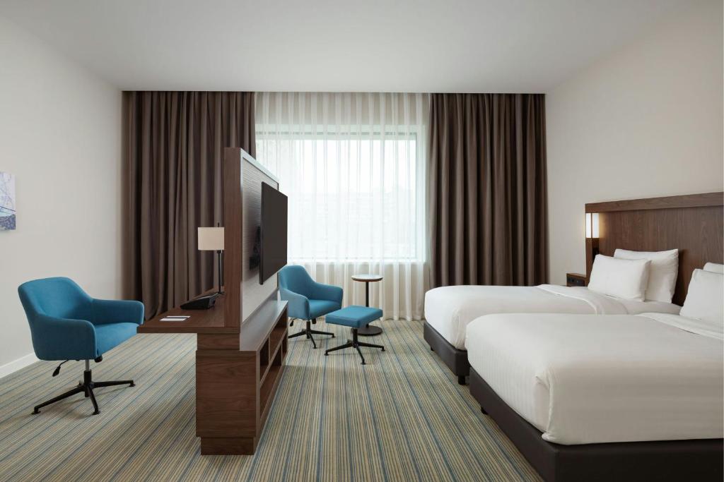 Postel nebo postele na pokoji v ubytování Courtyard by Marriott Baku