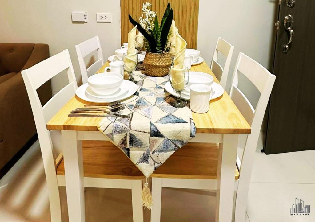 Fotografie z fotogalerie ubytování Pet-Friendly 2BR Retreat Homes with Car & Motorbike Rentals - B2 1Kunzite v destinaci Puerto Princesa