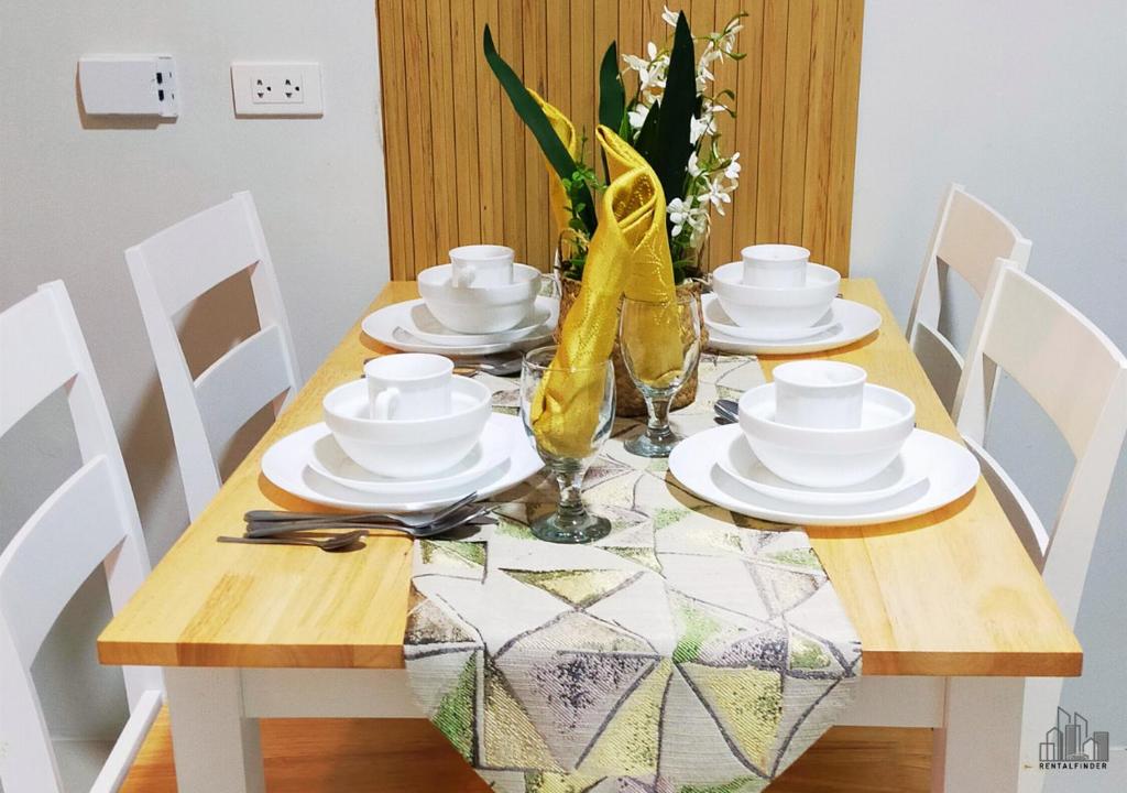 Fotografie z fotogalerie ubytování Pet-Friendly 2BR Retreat Homes with Car & Motorbike Rentals - B2 1Kunzite v destinaci Puerto Princesa