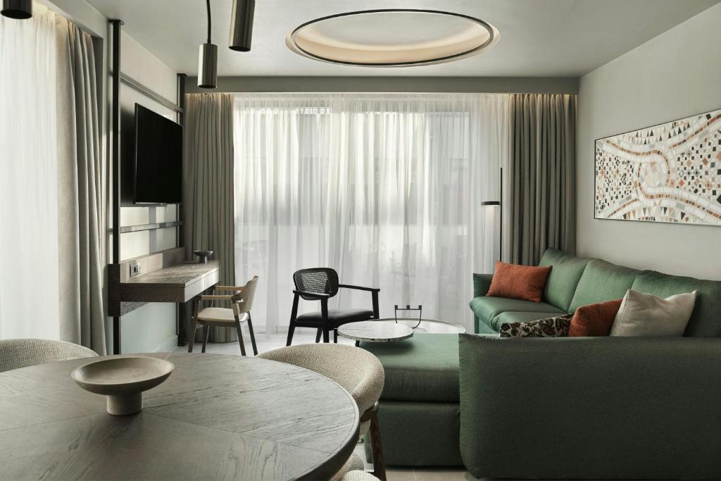 MonAsty, Thessaloniki, Autograph Collection - Resim 9