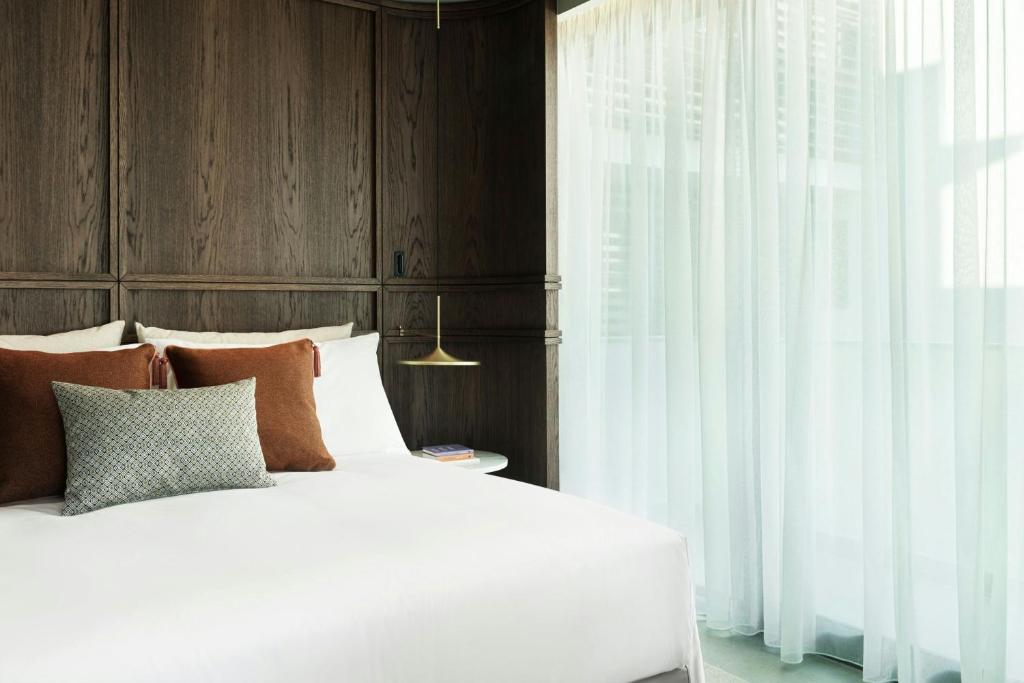 MonAsty, Thessaloniki, Autograph Collection - Resim 10