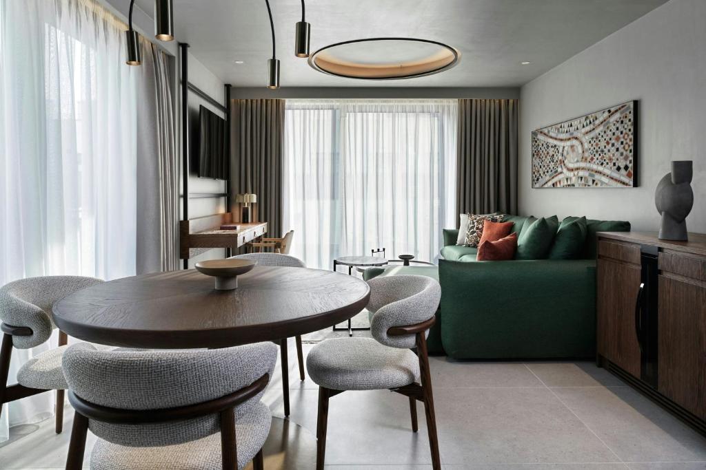 MonAsty, Thessaloniki, Autograph Collection - Resim 17