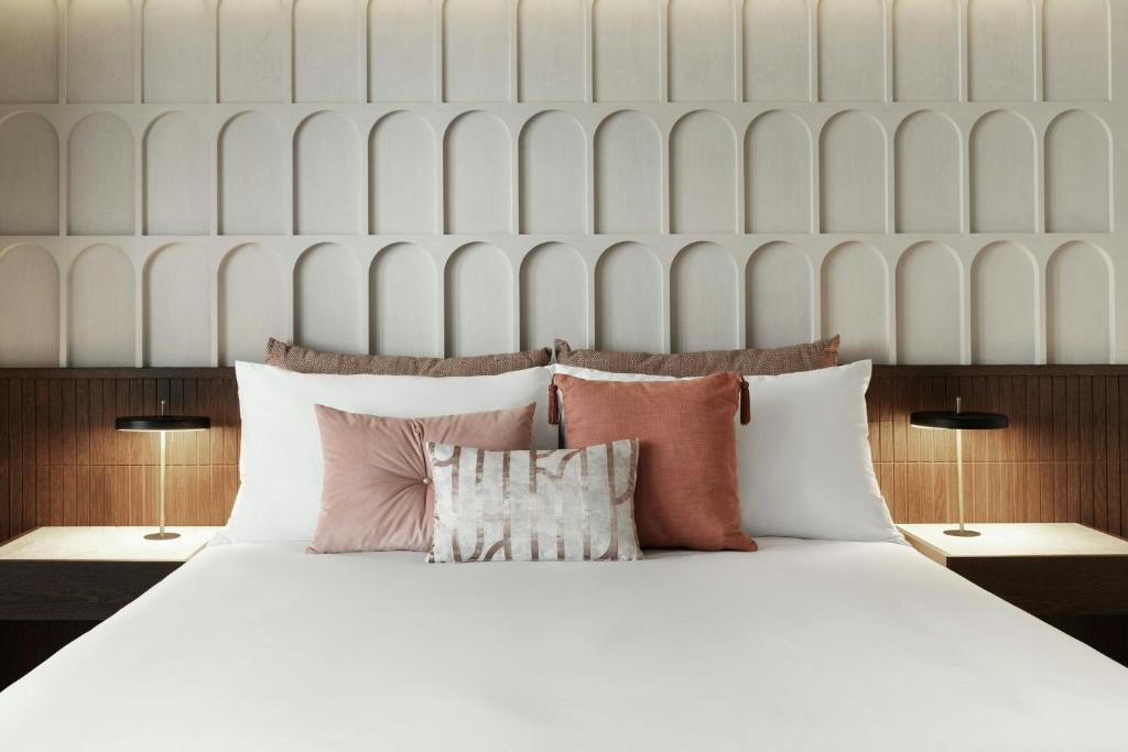 MonAsty, Thessaloniki, Autograph Collection - Resim 39