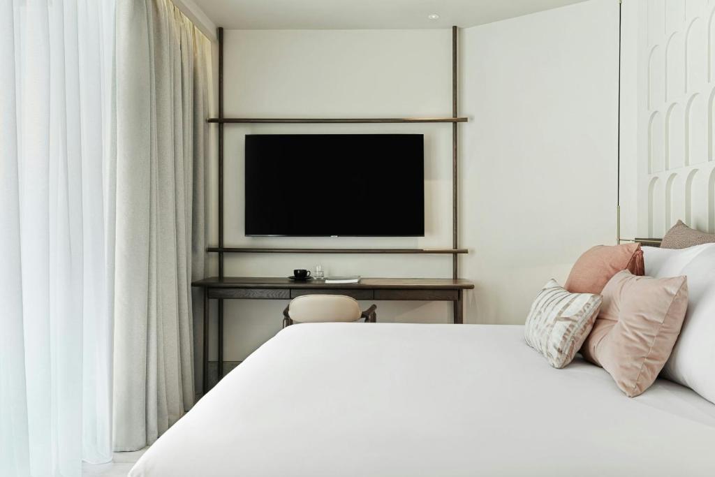 MonAsty, Thessaloniki, Autograph Collection - 12