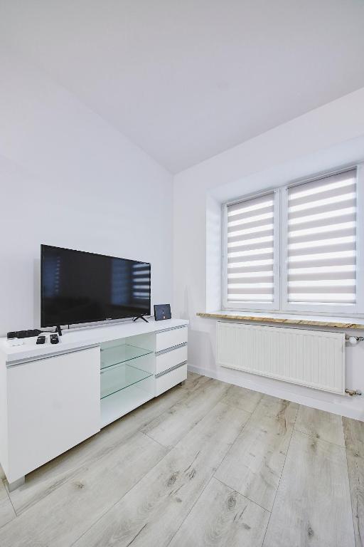Televízia a/alebo spoločenská miestnosť v ubytovaní Wesoła Centrum