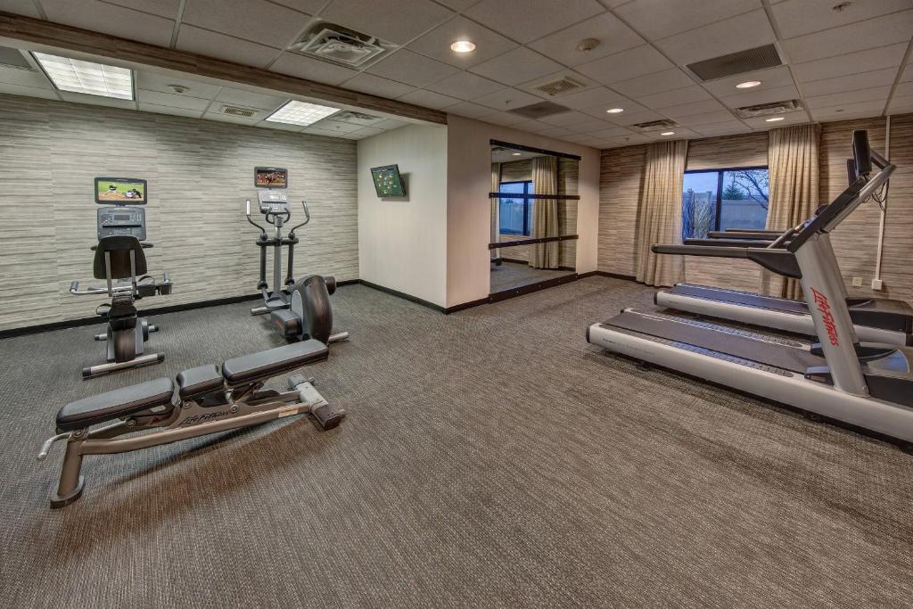 Fitness centrum a/nebo fitness zařízení v ubytování Courtyard Lima