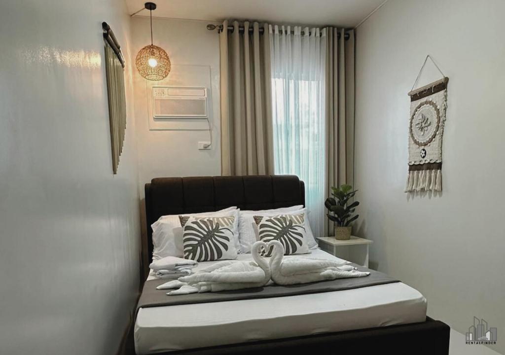 Postel nebo postele na pokoji v ubytování Pet-Friendly 2BR Retreat Homes with Car & Motorbike Rentals - B2 1Kunzite