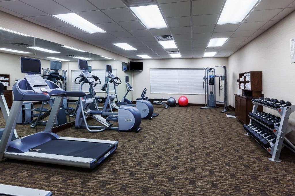 Fitness centrum a/nebo fitness zařízení v ubytování Courtyard by Marriott Abilene Northeast